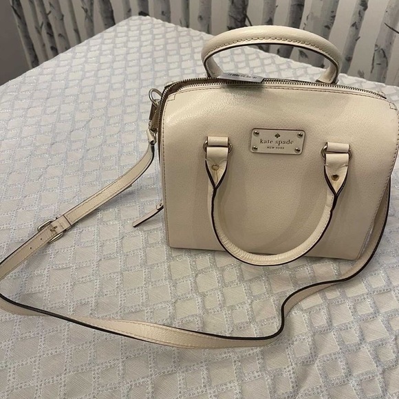 Authentic Kate Spade purse brand new with tags - Picture 1 of 4